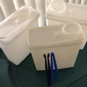 3 cereal containers Tupperware